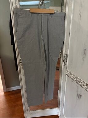 EXPRESS Men's Classic Gray Dress Pants - Straight Fit